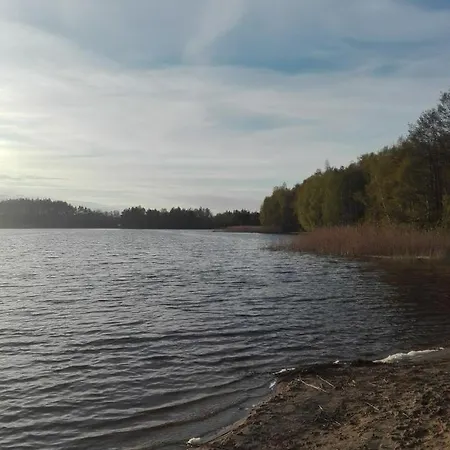 Nad Jeziorem, Kamien. Kamień